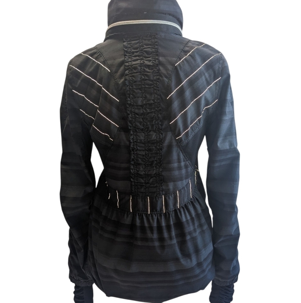 Lululemon Rare Run Hustle Black Jacket Micro Reflective Strip Hood Size 4 - Picture 4 of 16
